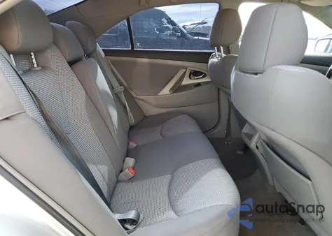 2011 Toyota Camry Base z USA, uszkodzony, nr VIN 4T1BF3EK5BU599598